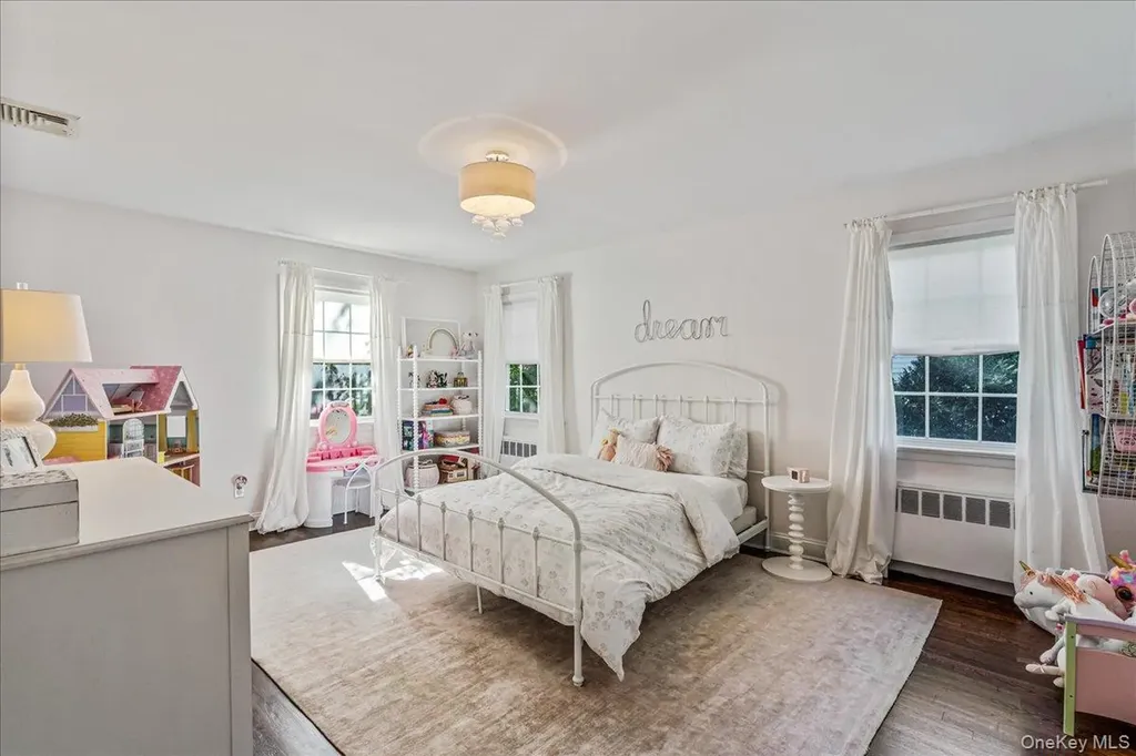 53 Stuart Place Manhasset NY 11030