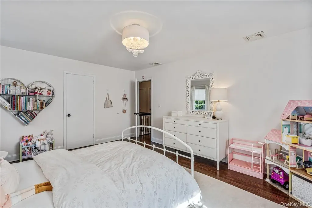 53 Stuart Place Manhasset NY 11030