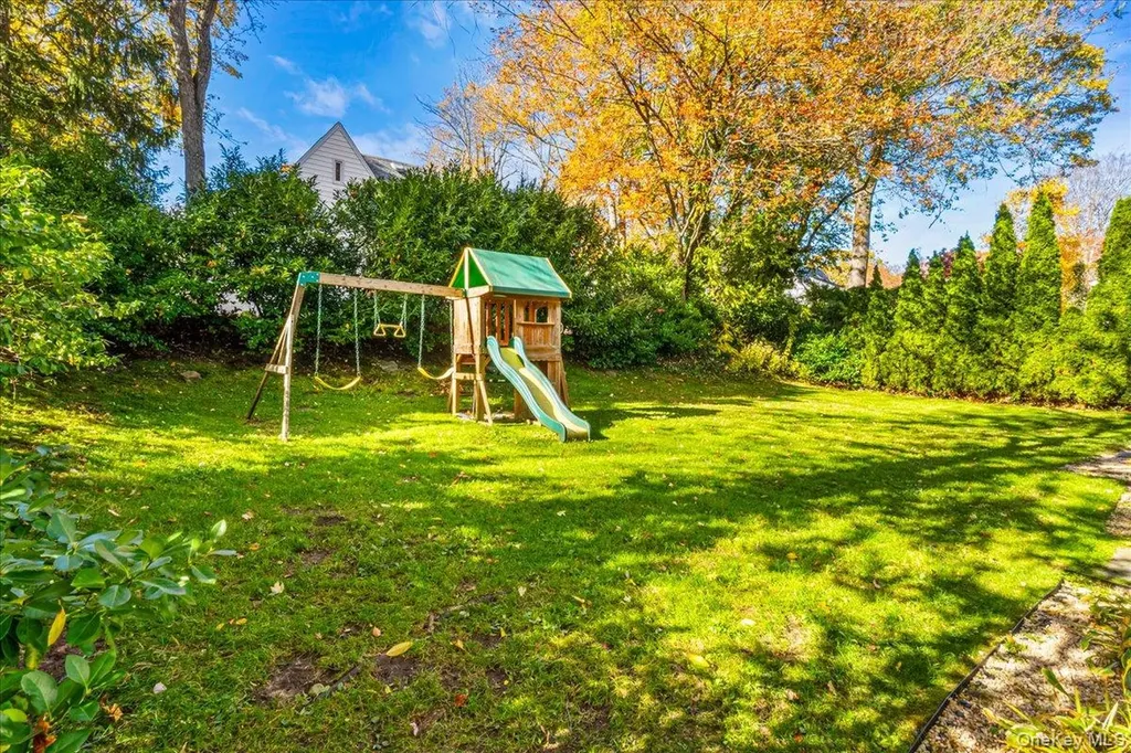53 Stuart Place Manhasset NY 11030