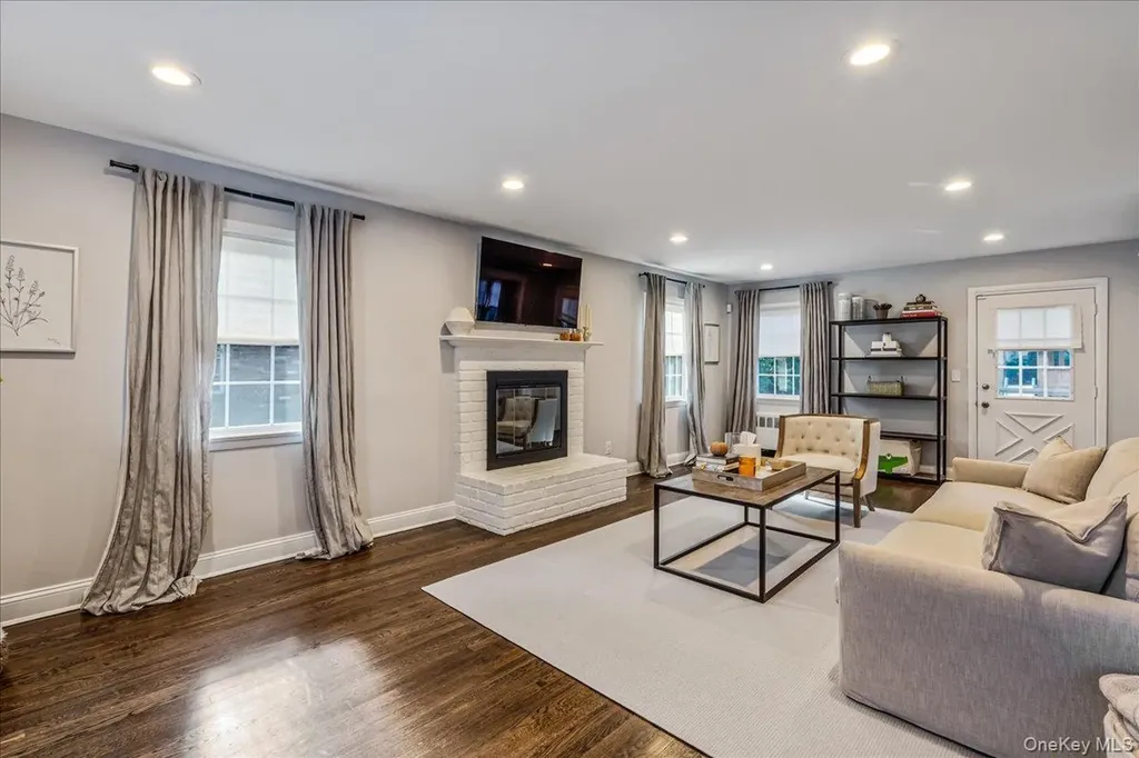 53 Stuart Place Manhasset NY 11030