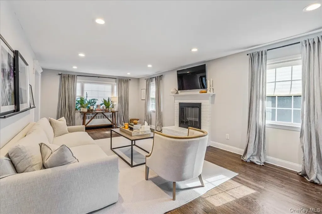 53 Stuart Place Manhasset NY 11030
