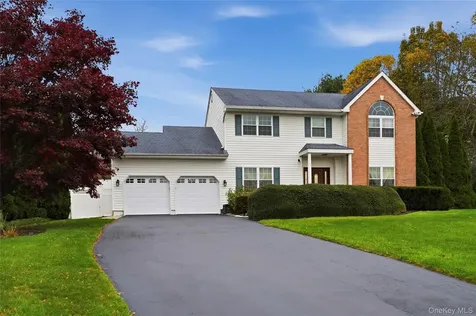 48 Windcrest Drive Manorville NY 11949