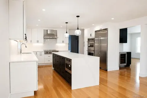 6 Clearmeadow Court Woodbury NY 11797