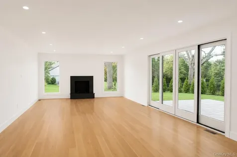 6 Clearmeadow Court Woodbury NY 11797