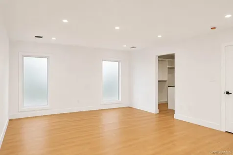 6 Clearmeadow Court Woodbury NY 11797