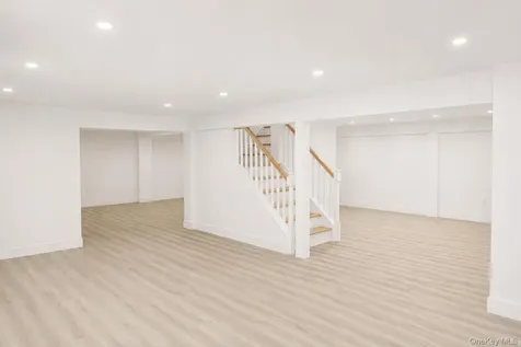 6 Clearmeadow Court Woodbury NY 11797
