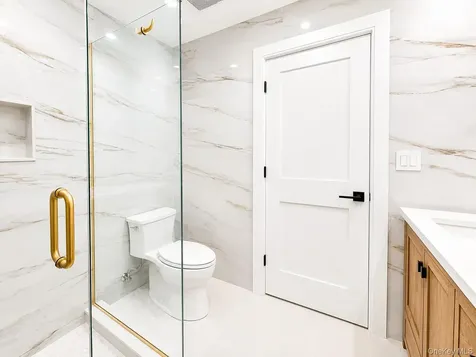6 Clearmeadow Court Woodbury NY 11797