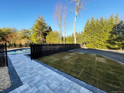 6 Clearmeadow Court Woodbury NY 11797