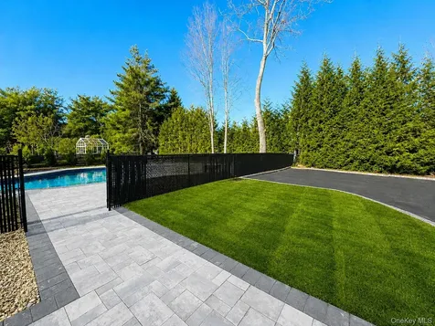 6 Clearmeadow Court Woodbury NY 11797