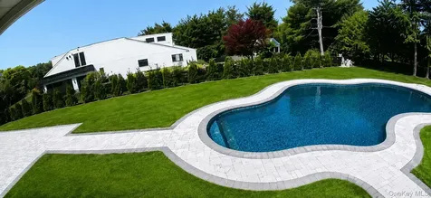6 Clearmeadow Court Woodbury NY 11797