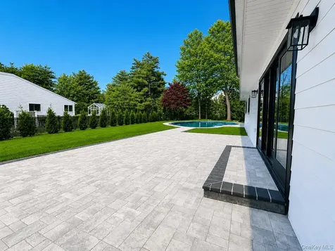 6 Clearmeadow Court Woodbury NY 11797