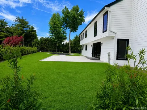6 Clearmeadow Court Woodbury NY 11797