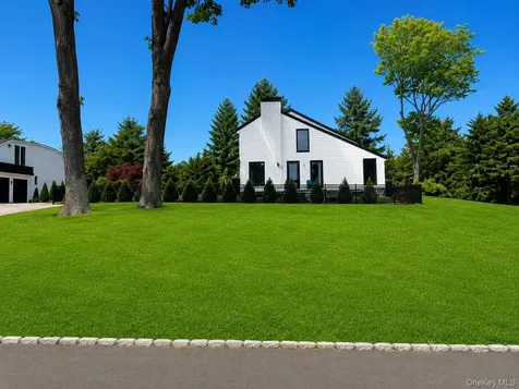 6 Clearmeadow Court Woodbury NY 11797
