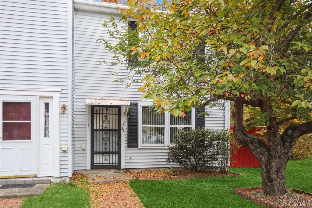 24 Greenhouse Lane Poughkeepsie NY 12603