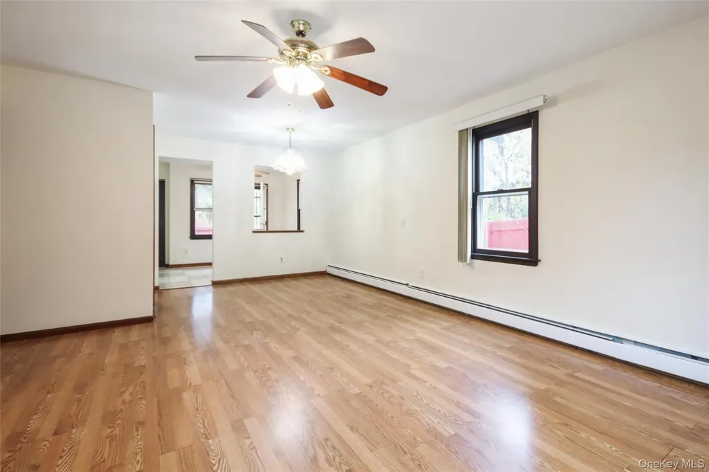 24 Greenhouse Lane Poughkeepsie NY 12603
