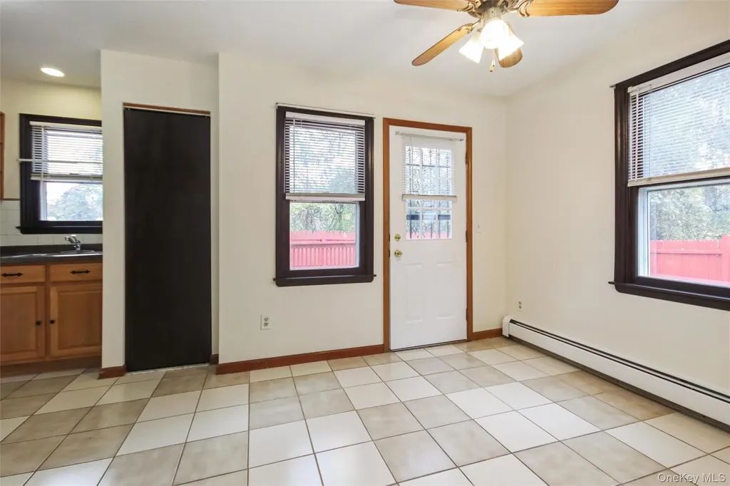 24 Greenhouse Lane Poughkeepsie NY 12603