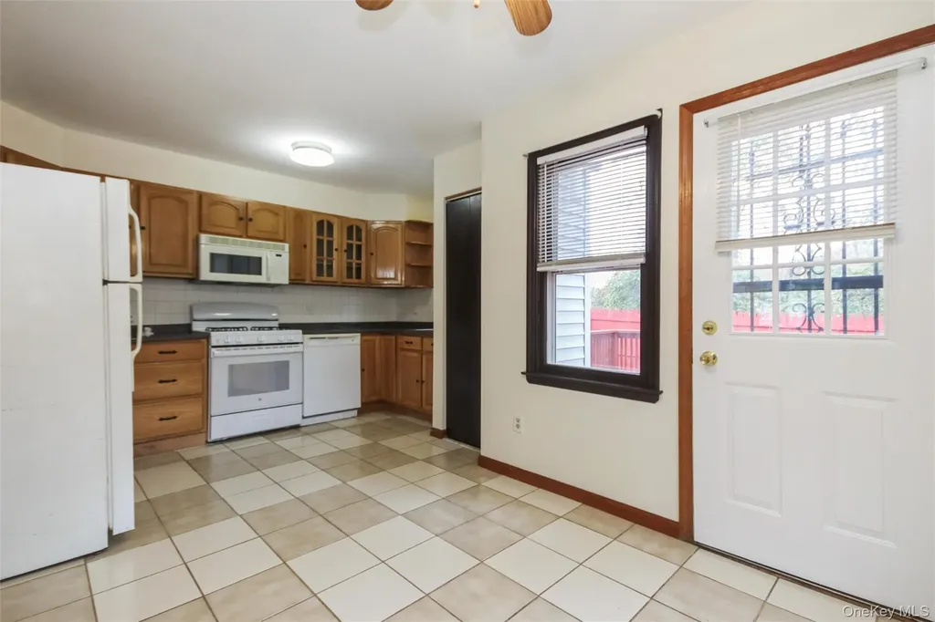 24 Greenhouse Lane Poughkeepsie NY 12603