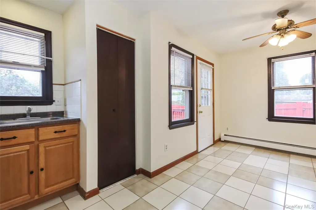 24 Greenhouse Lane Poughkeepsie NY 12603