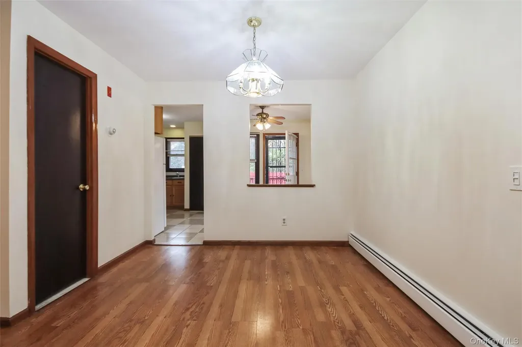 24 Greenhouse Lane Poughkeepsie NY 12603