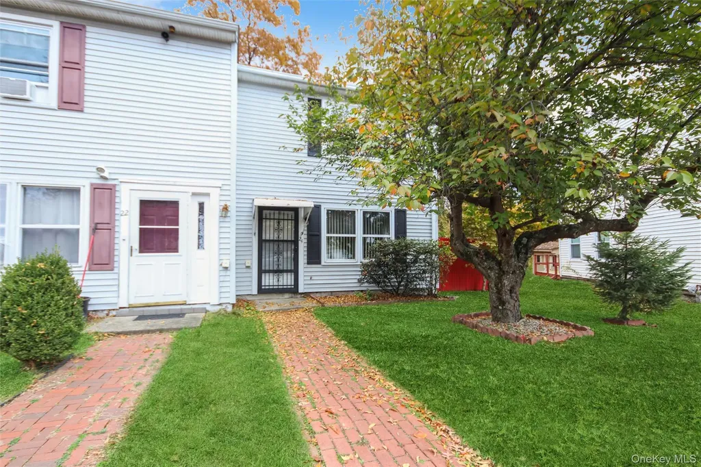 24 Greenhouse Lane Poughkeepsie NY 12603