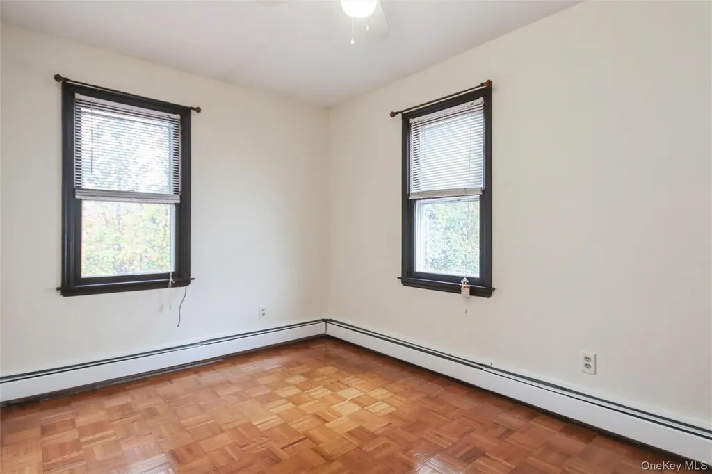 24 Greenhouse Lane Poughkeepsie NY 12603
