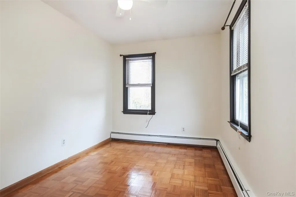 24 Greenhouse Lane Poughkeepsie NY 12603