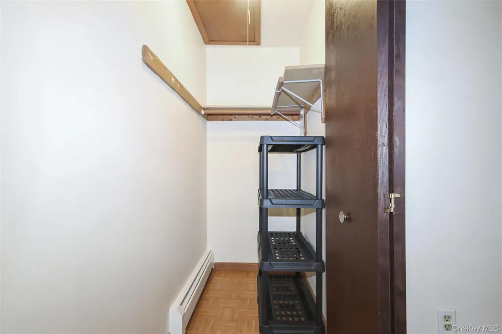 24 Greenhouse Lane Poughkeepsie NY 12603