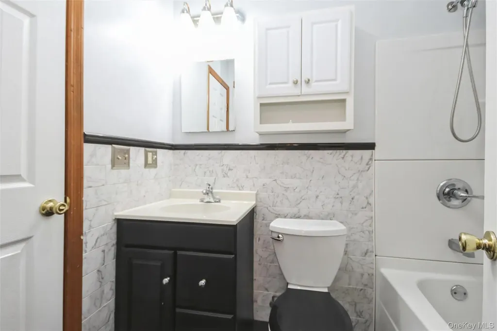 24 Greenhouse Lane Poughkeepsie NY 12603