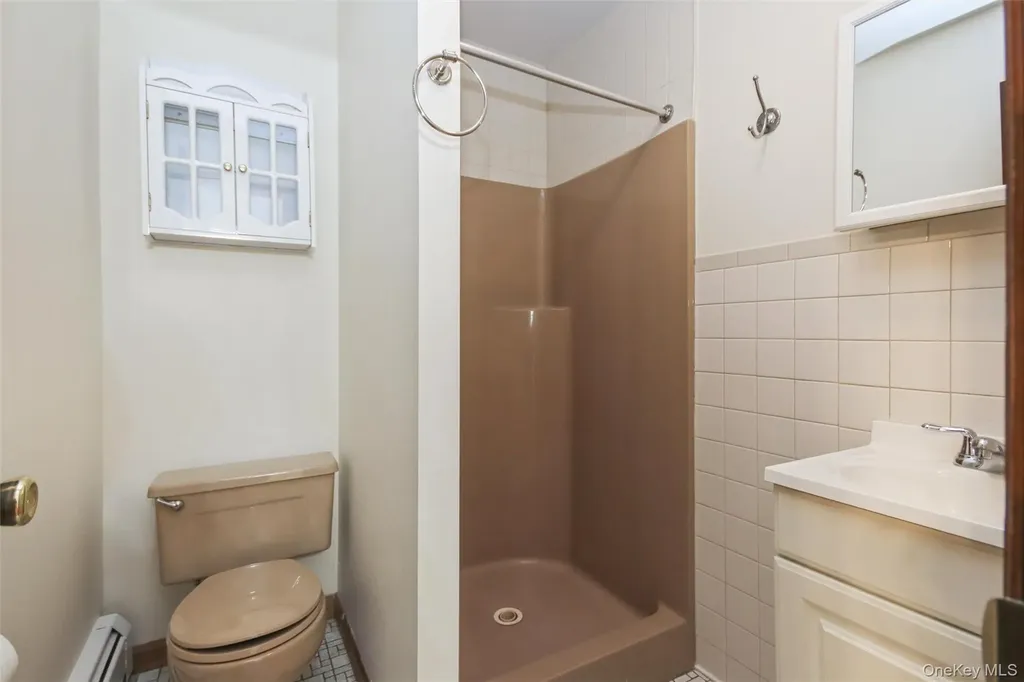 24 Greenhouse Lane Poughkeepsie NY 12603