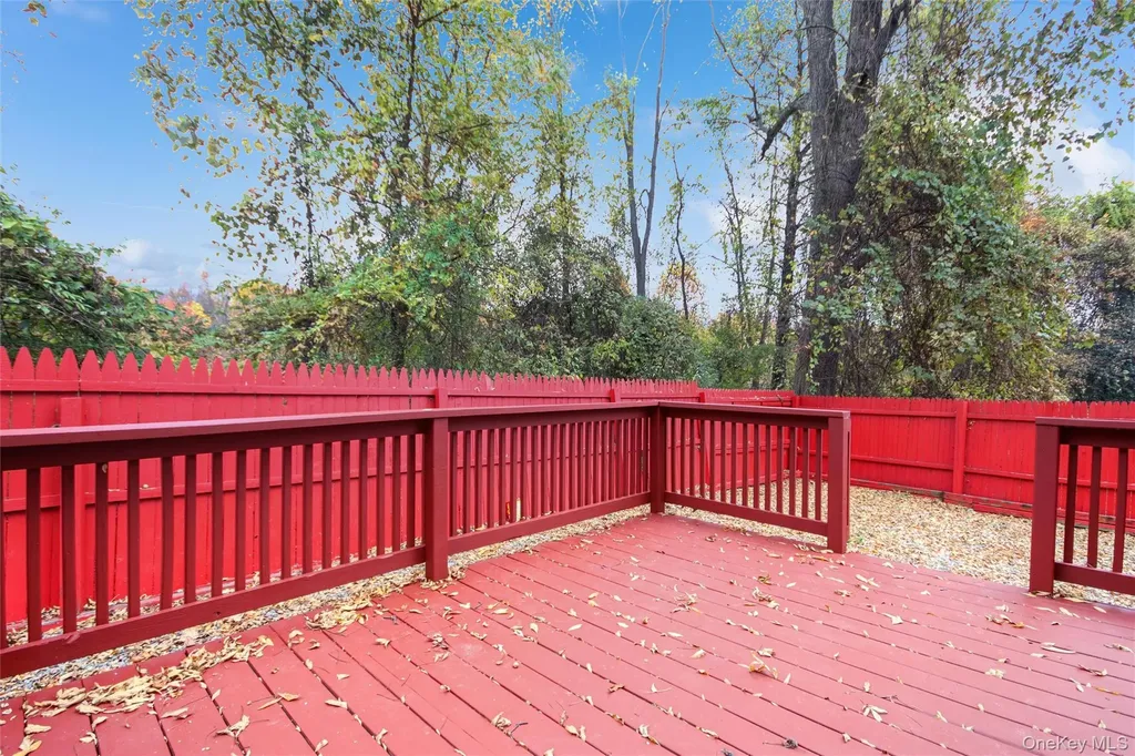 24 Greenhouse Lane Poughkeepsie NY 12603