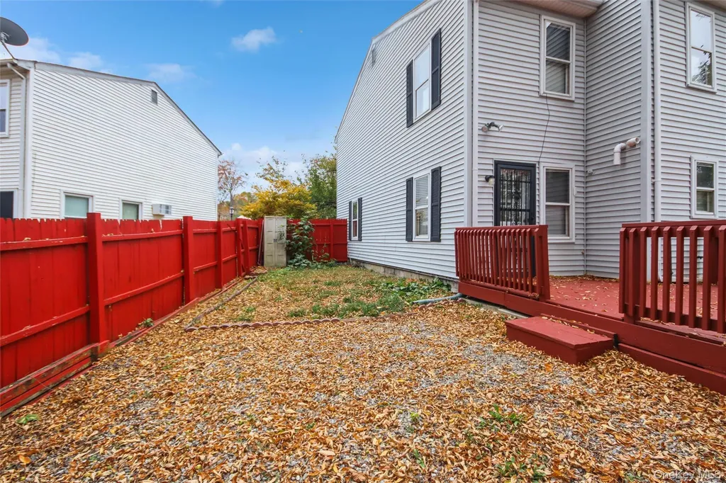 24 Greenhouse Lane Poughkeepsie NY 12603