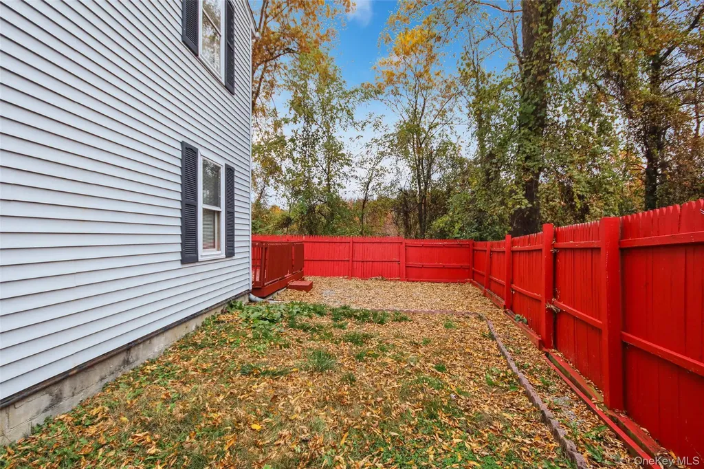 24 Greenhouse Lane Poughkeepsie NY 12603