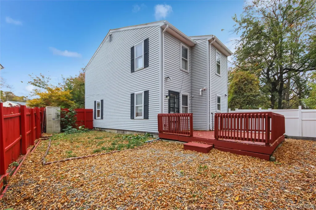 24 Greenhouse Lane Poughkeepsie NY 12603