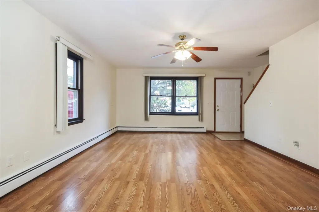 24 Greenhouse Lane Poughkeepsie NY 12603