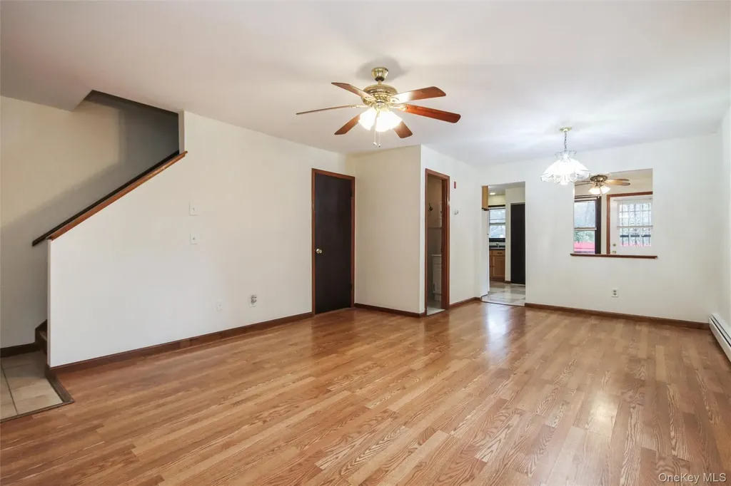 24 Greenhouse Lane Poughkeepsie NY 12603