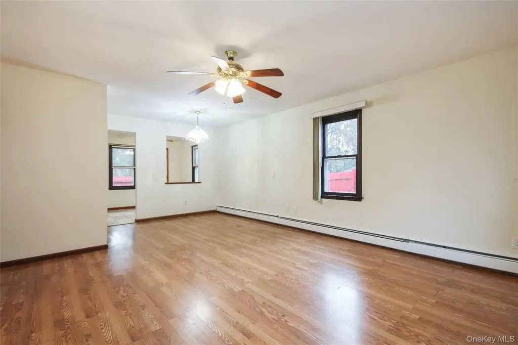 24 Greenhouse Lane Poughkeepsie NY 12603