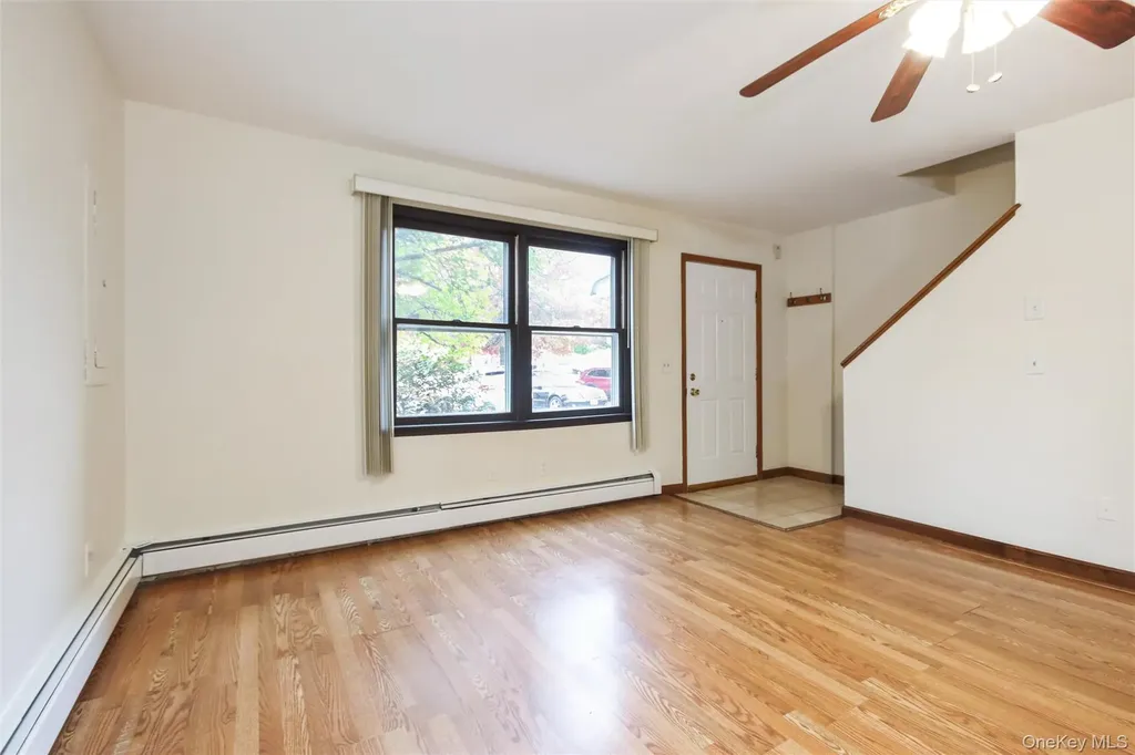 24 Greenhouse Lane Poughkeepsie NY 12603