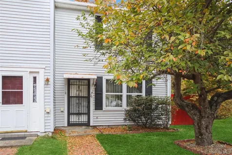 24 Greenhouse Lane Poughkeepsie NY 12603