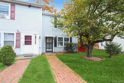 24 Greenhouse Lane Poughkeepsie NY 12603