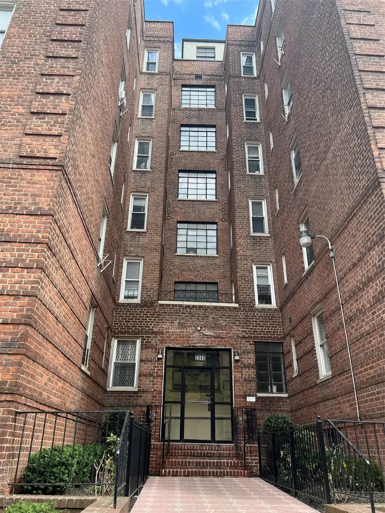 2080 Barnes Avenue Bronx NY 10462