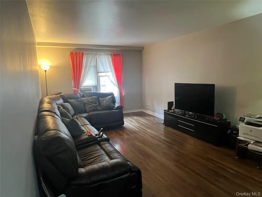 2080 Barnes Avenue Bronx NY 10462