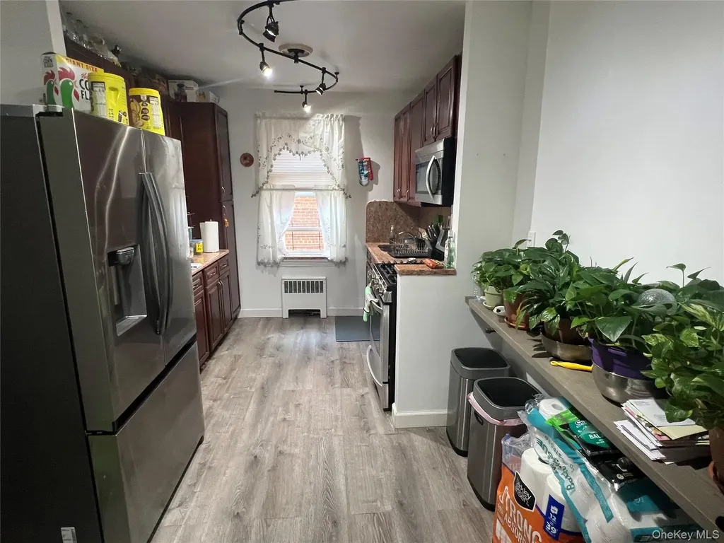 2080 Barnes Avenue Bronx NY 10462