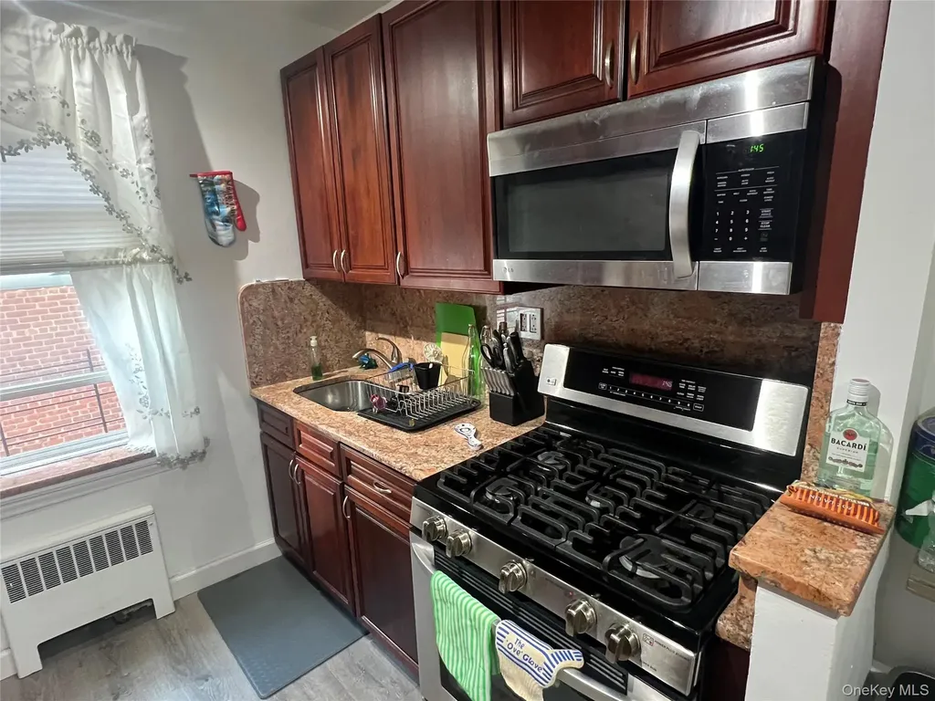2080 Barnes Avenue Bronx NY 10462