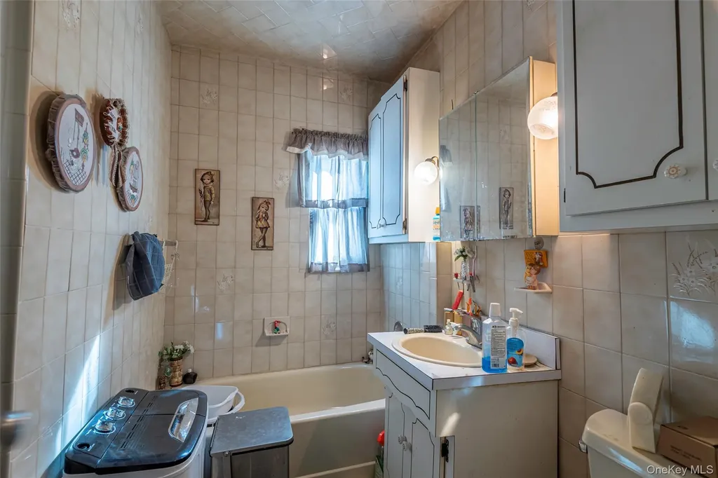 43 Wynsum Avenue Merrick NY 11566