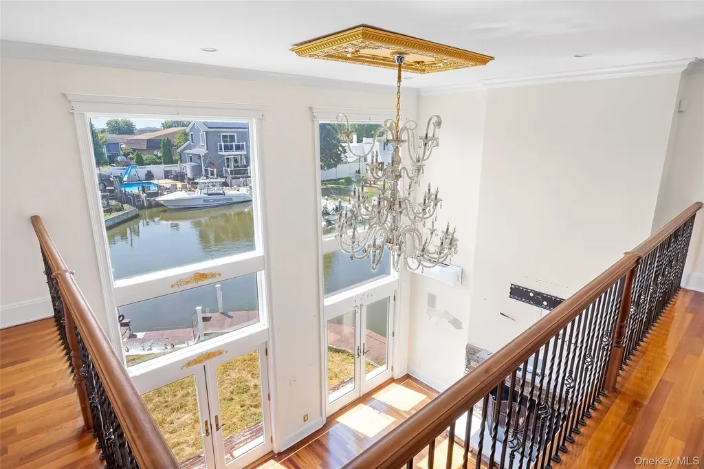 4 Sutton Place Massapequa NY 11758