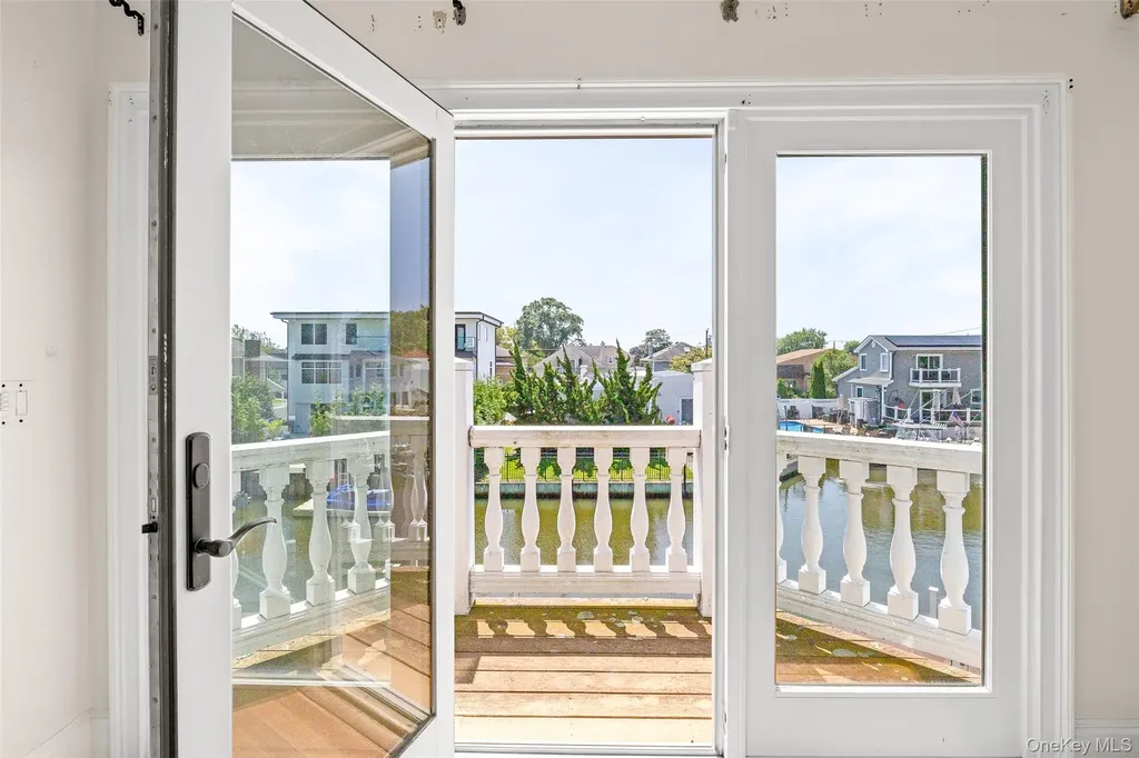 4 Sutton Place Massapequa NY 11758