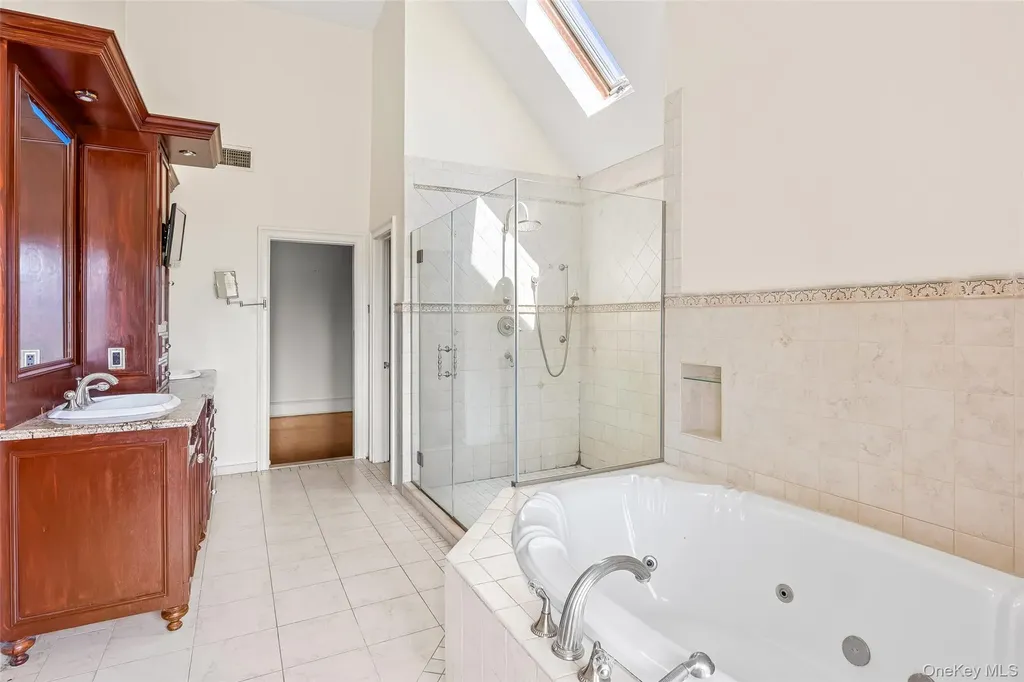 4 Sutton Place Massapequa NY 11758