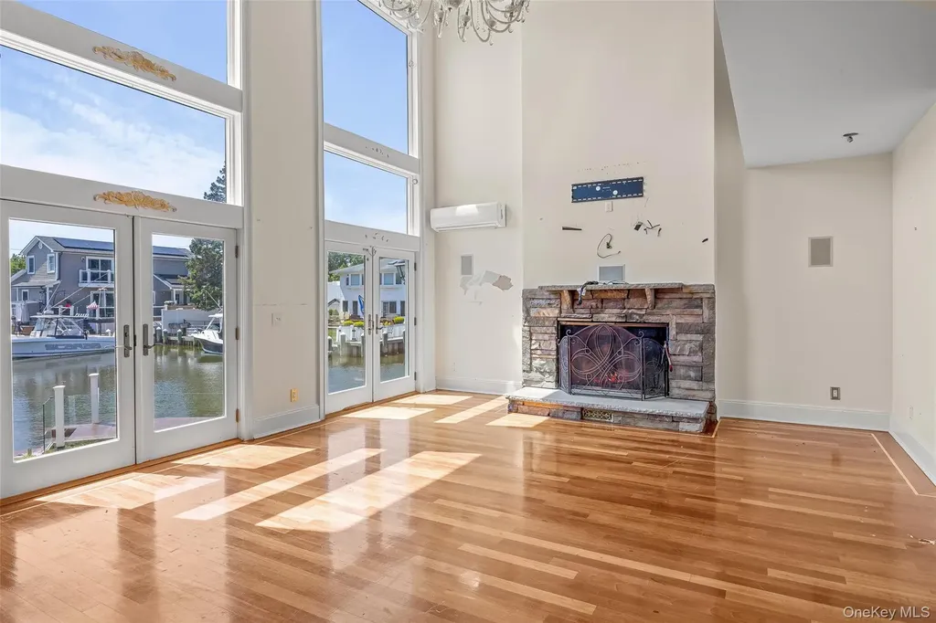 4 Sutton Place Massapequa NY 11758