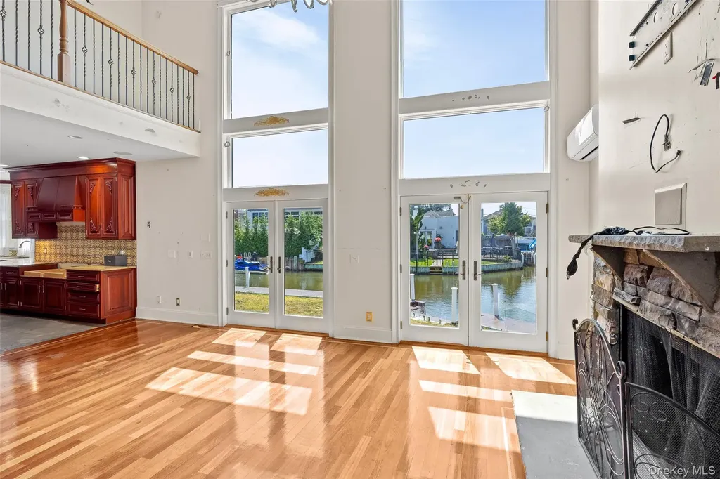 4 Sutton Place Massapequa NY 11758