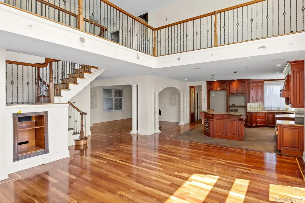 4 Sutton Place Massapequa NY 11758
